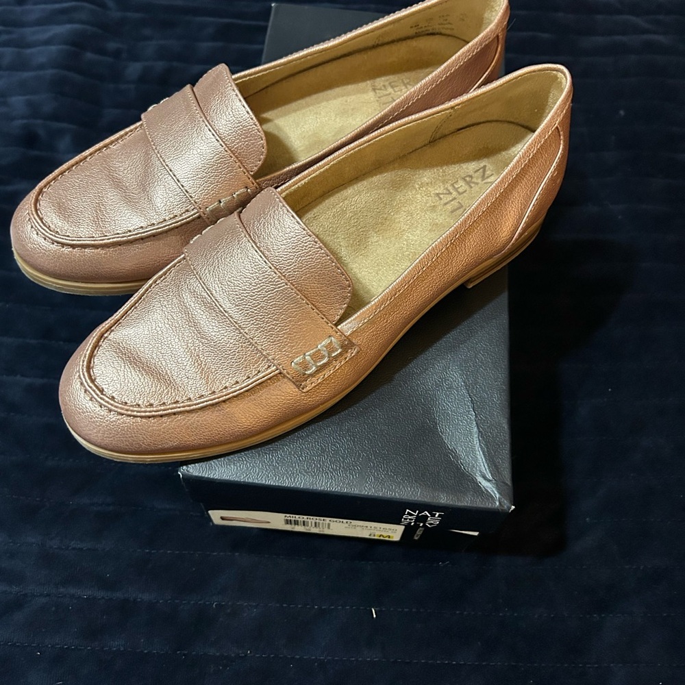 Naturalizer Women's rose gold  Leather Penny Loafers